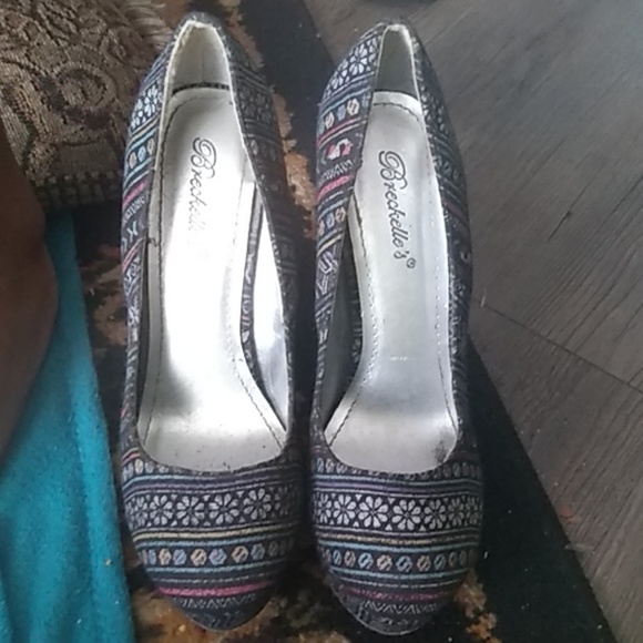 Heels - Picture 2 of 4